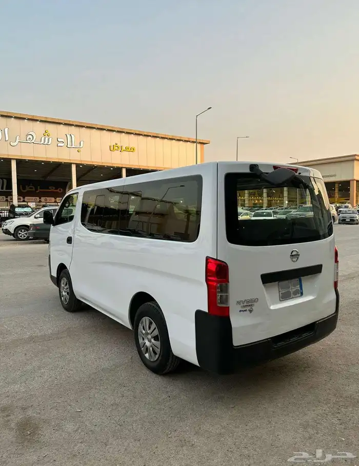 باص نيسان اورفان ركاب 2015 2