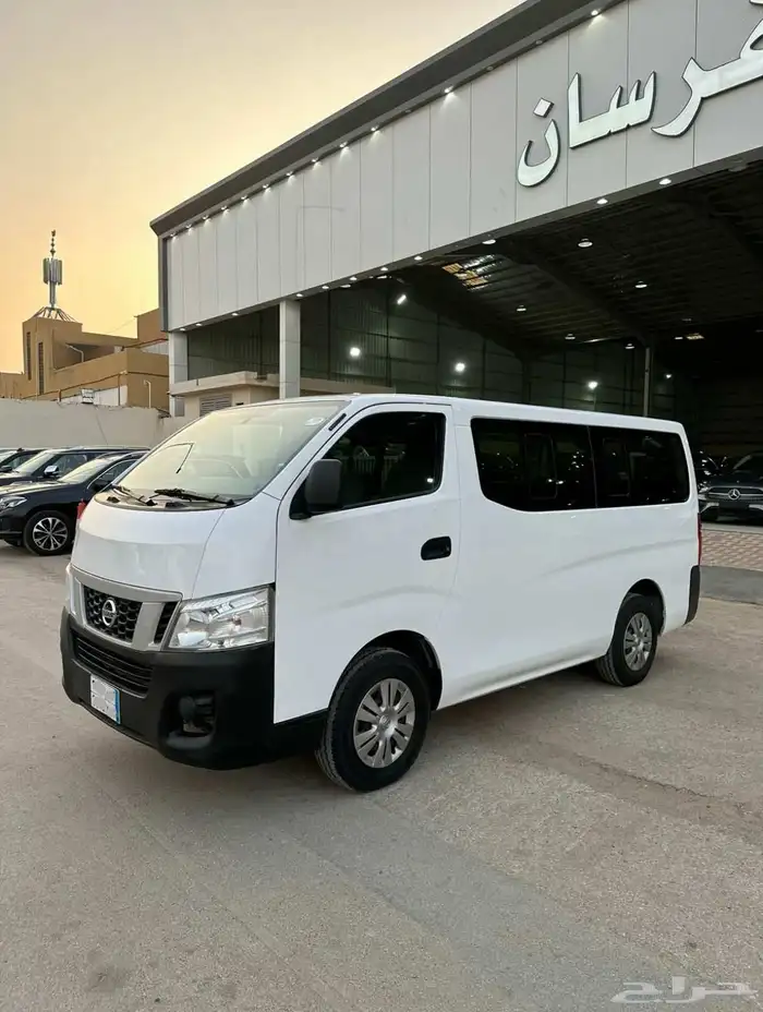 باص نيسان اورفان ركاب 2015 1