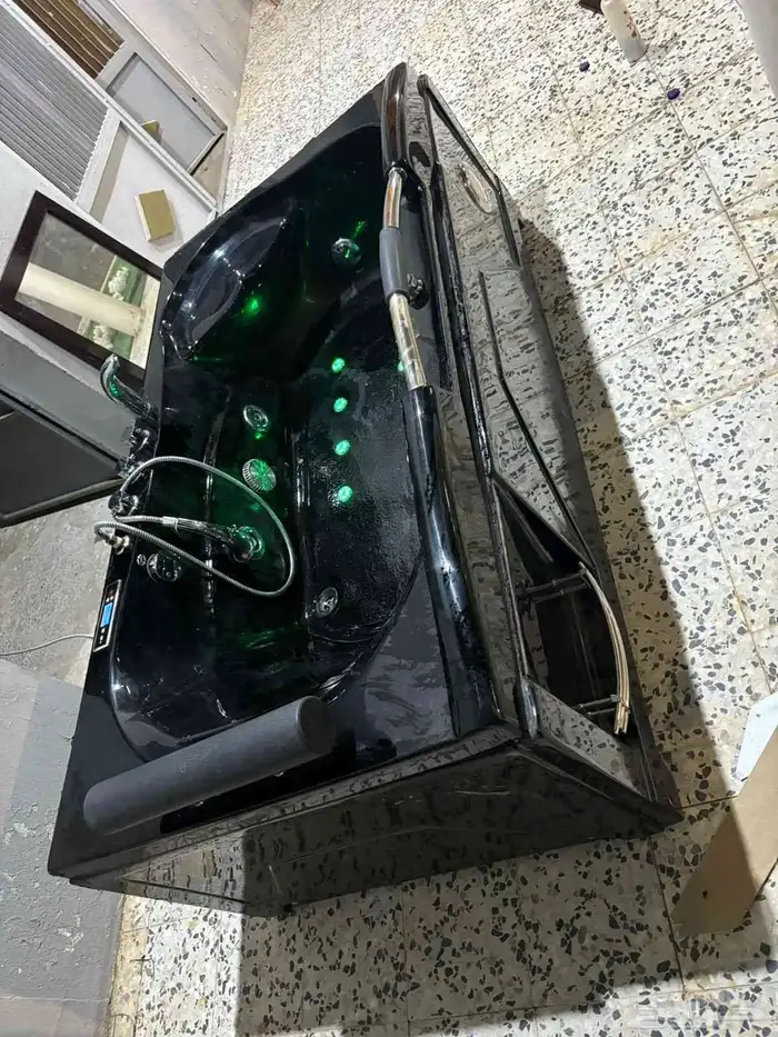 جاكوزي شبه جديد للبيع 1