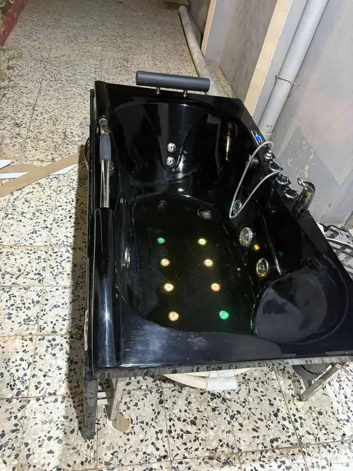 جاكوزي شبه جديد للبيع 0
