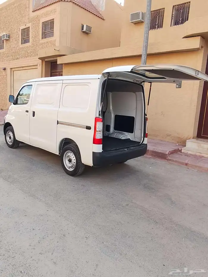 تويوتا باص بضاعة موديل 2024 12