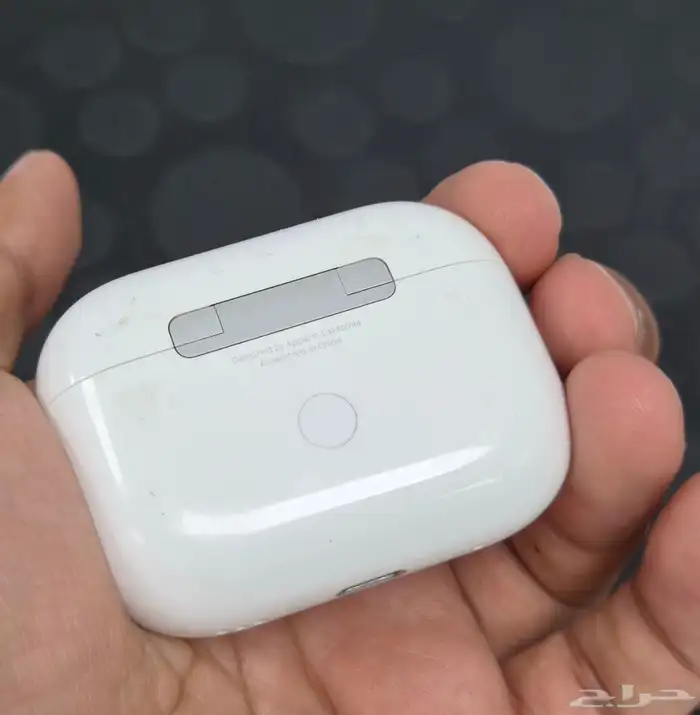 Apple AirPods Second Generation available only on the left s 4