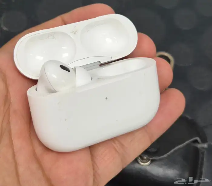 Apple AirPods Second Generation available only on the left s 0