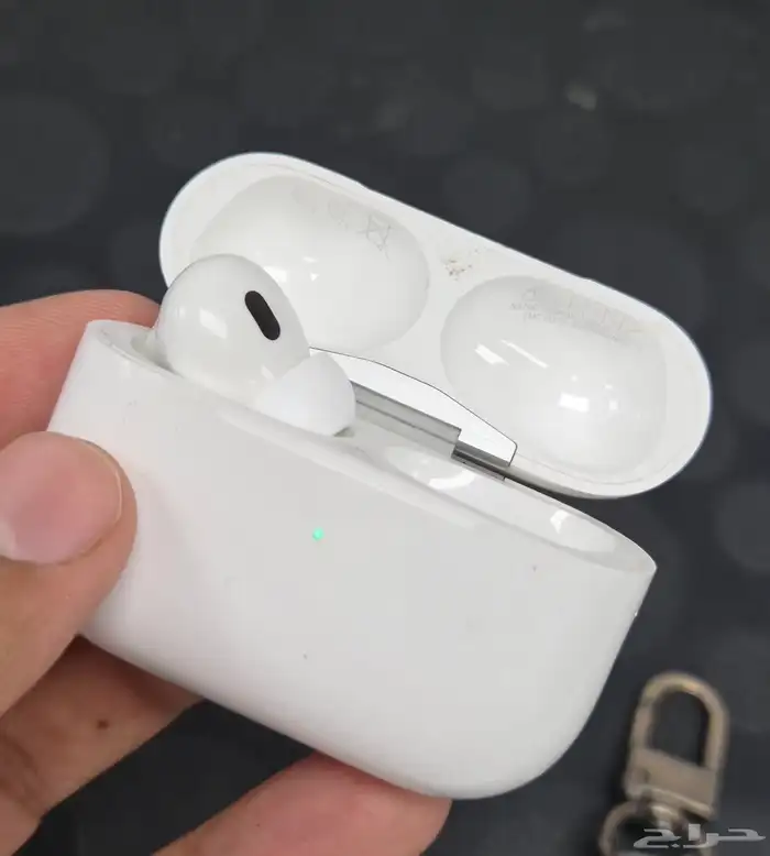 Apple AirPods Second Generation available only on the left s 5