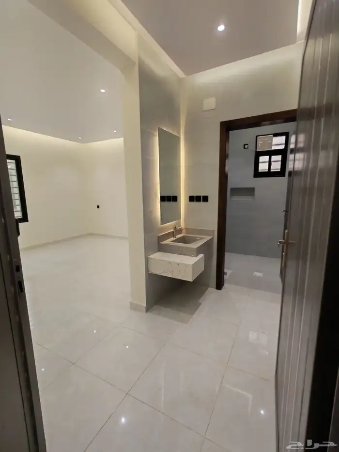 للبيع ارواف ارضيه وعلويه مع بابكه سياره شمال الخميس 4