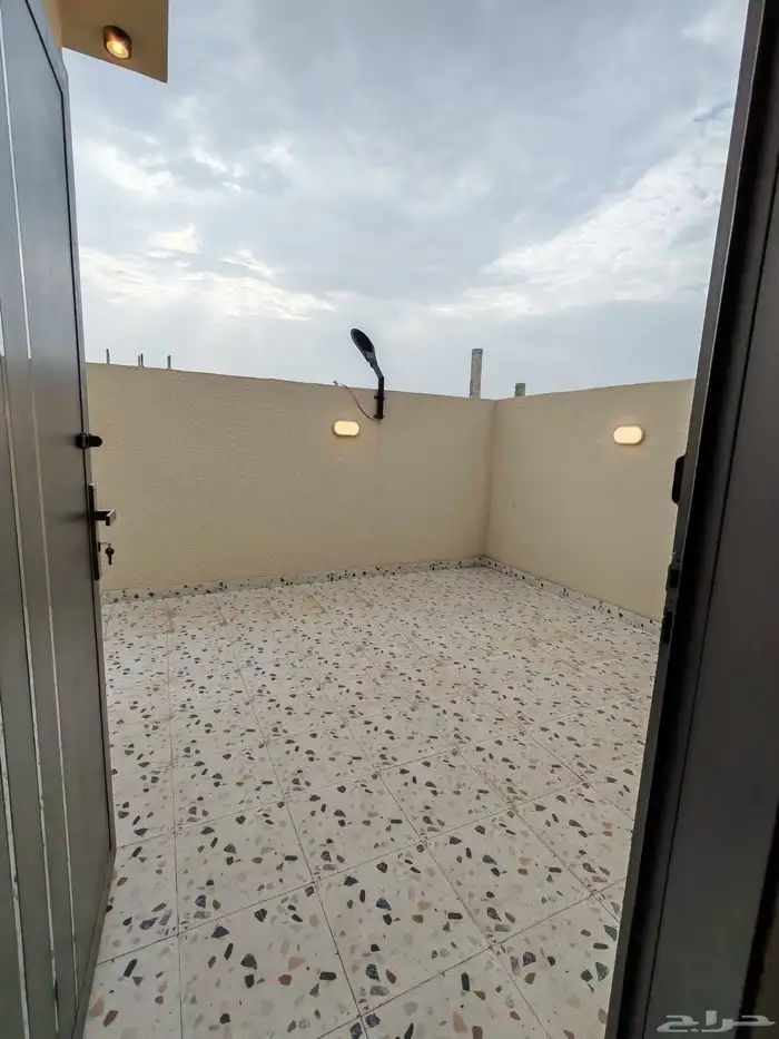 للبيع ارواف ارضيه وعلويه مع بابكه سياره شمال الخميس 19