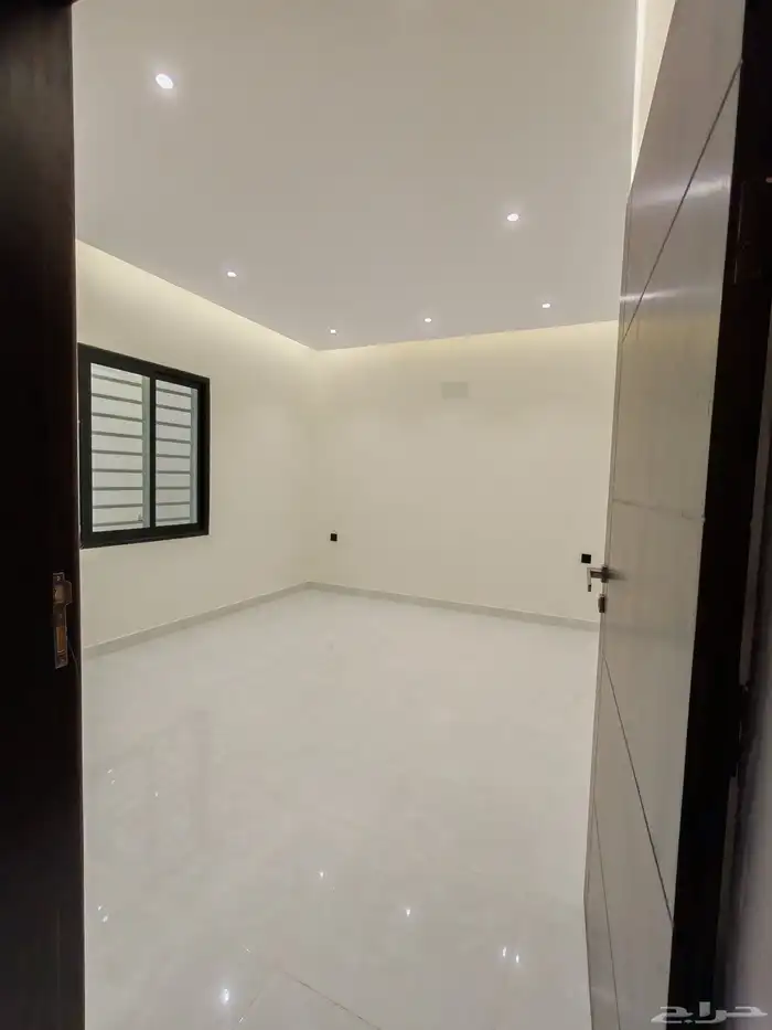 للبيع ارواف ارضيه وعلويه مع بابكه سياره شمال الخميس 24