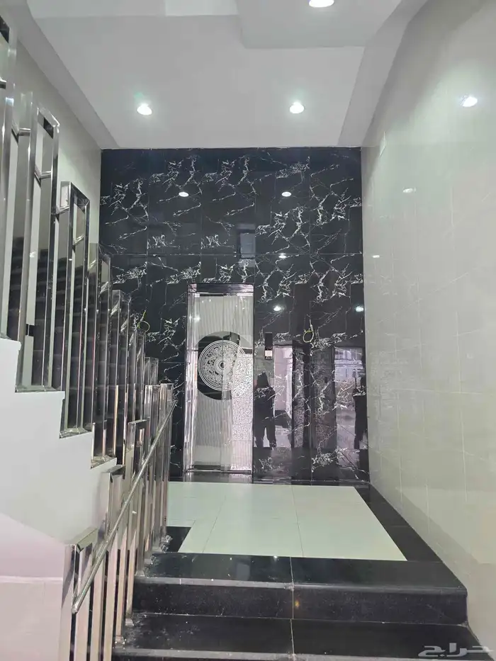 للبيع شقق بحوش ومدخل سياره وملحق ومشب نار بالسطح 20
