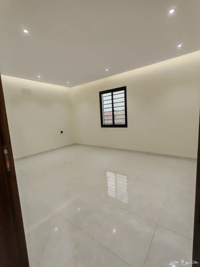 للبيع ارواف ارضيه وعلويه مع بابكه سياره شمال الخميس 16