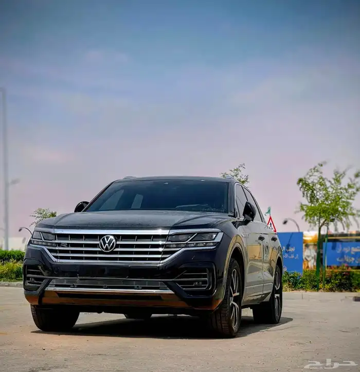 طوارق 2022 Volkswagen Touareg R-Line (مزايا خاصة وممشى قليل) 0