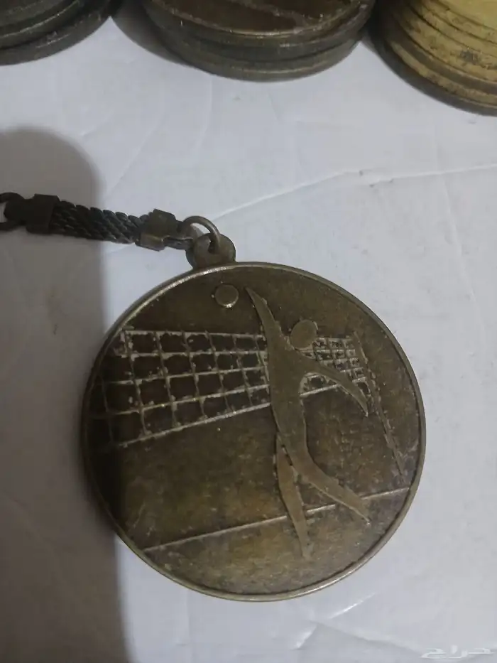 ميداليات رياضية قديمة لرعاية الشباب 5