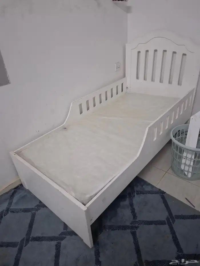 سرير اطفال مع الراتب عدد 2 1