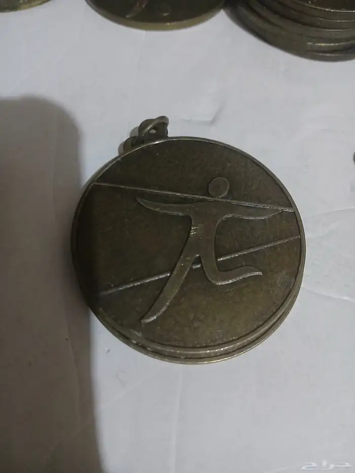 ميداليات رياضية قديمة لرعاية الشباب 7