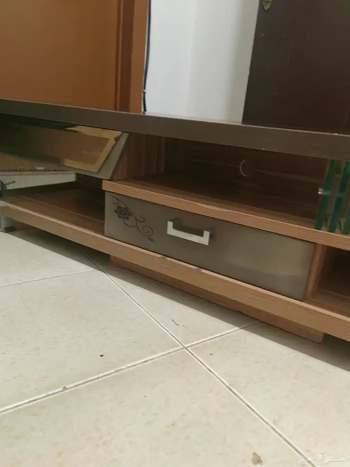 طاولة تلفزيون 1