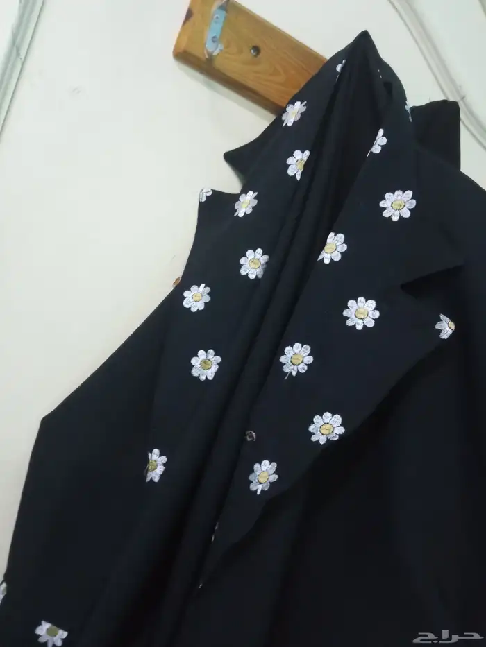 عبايه مزخرفه ورود ابيض 0