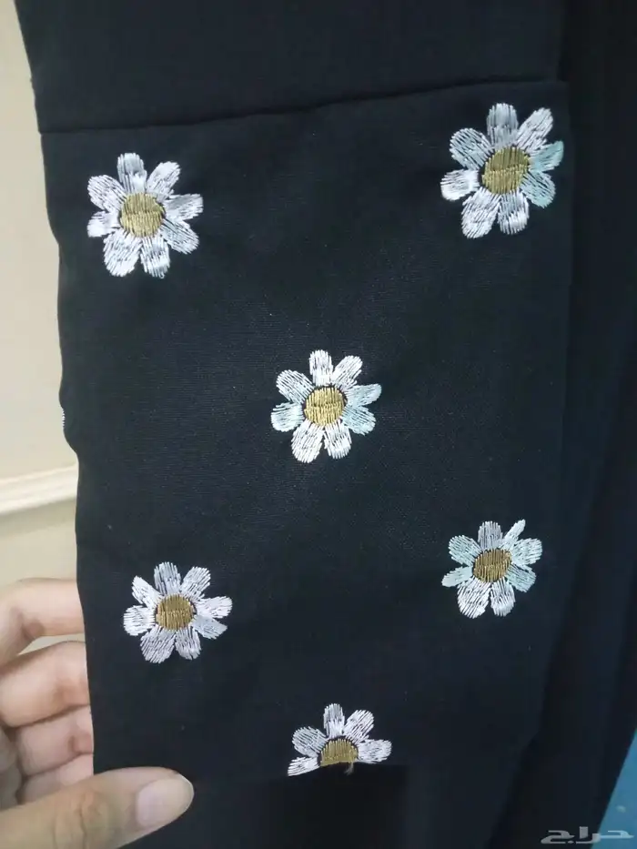 عبايه مزخرفه ورود ابيض 1