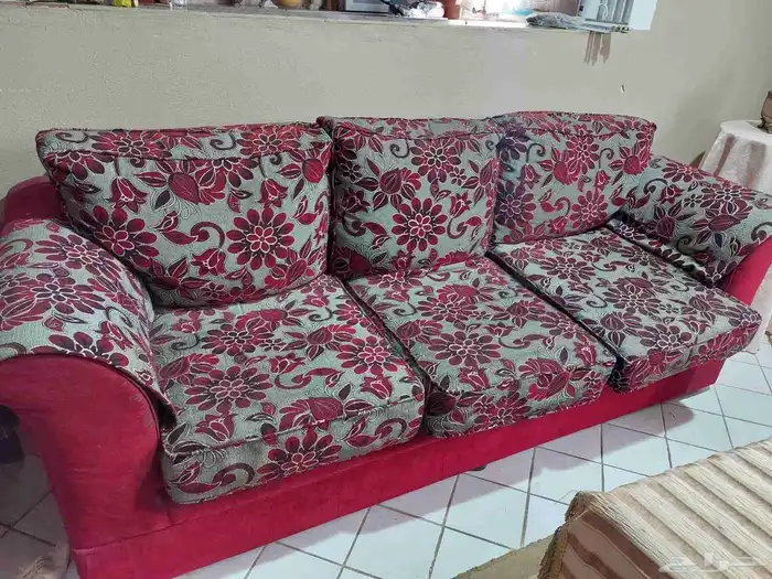 كنب للبيع لون خمري ولون اصفر 7 مقاعد 2