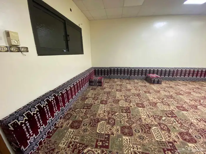 للبيع مجلس جديد بل حيل بأول عمره العرض5وطول 9 0