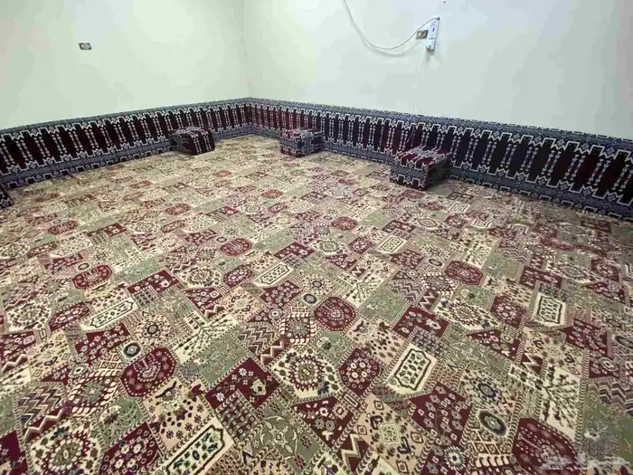 للبيع مجلس جديد بل حيل بأول عمره العرض5وطول 9 3