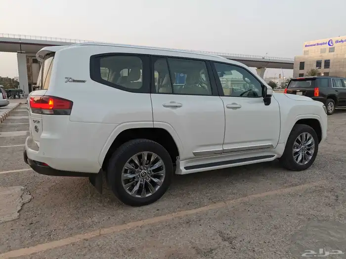 لاندكروزر 2022 GXR رقم 3 2