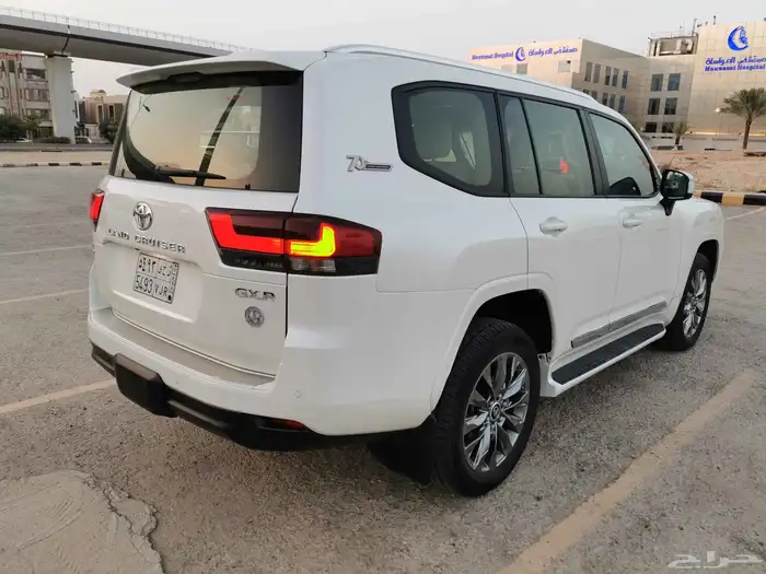 لاندكروزر 2022 GXR رقم 3 5
