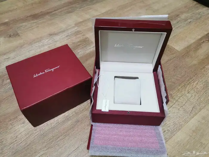 علبة مون بلان جيفنشي بالمان فراري YSL بربري CD مازراتي اجنر 3