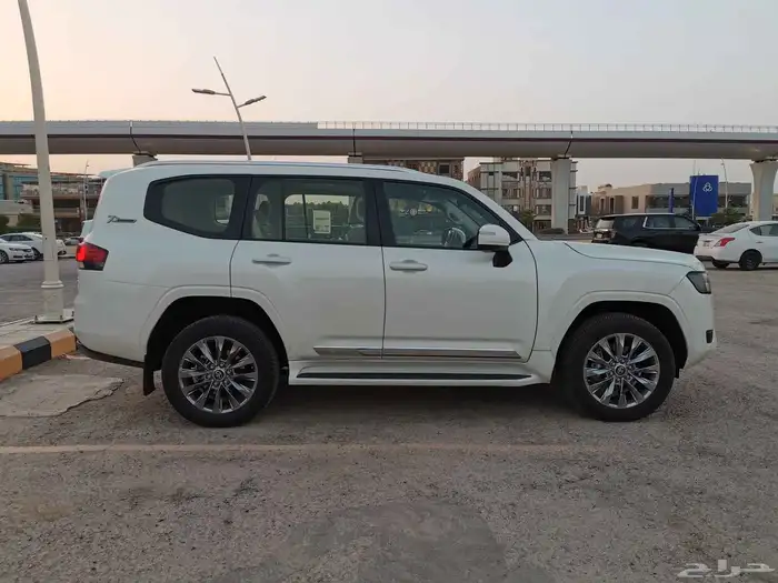لاندكروزر 2022 GXR رقم 3 7