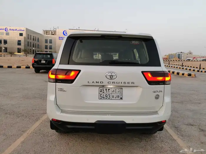 لاندكروزر 2022 GXR رقم 3 0