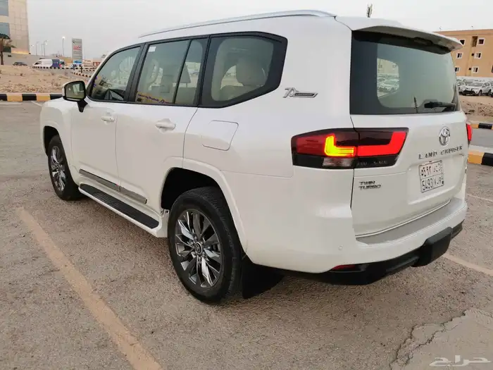 لاندكروزر 2022 GXR رقم 3 1