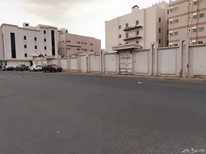 للبيع ارض تجارية في المنارات 6