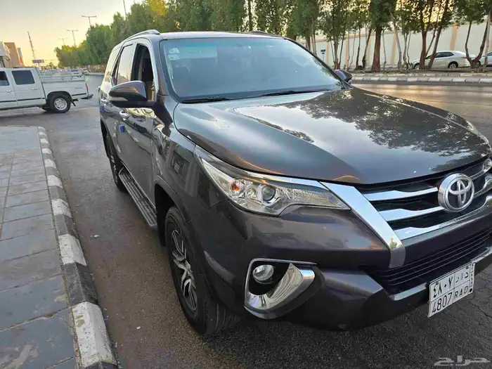 للبيع فورتشنر vx1 2017 6