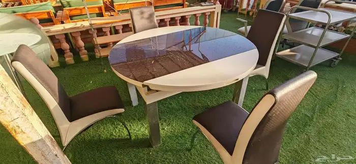 طلولة طعام لها عدة وضعيات 1