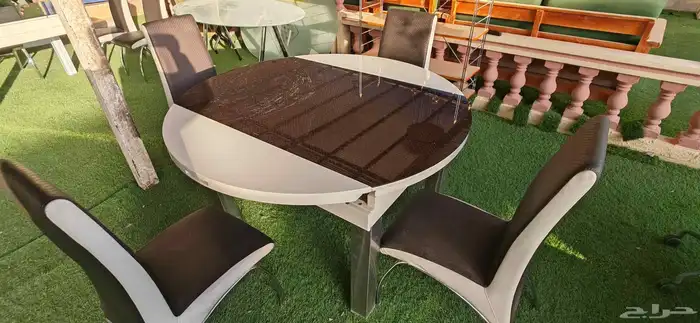 طلولة طعام لها عدة وضعيات 0