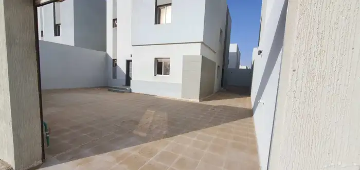 فيلا للايجار بوابة الشرق الجنادريه 0