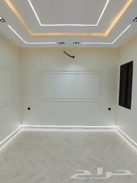 للبيع شقه دور ارضي حوش ومدخل سياره تشطيب فاخر حي الموسي 9
