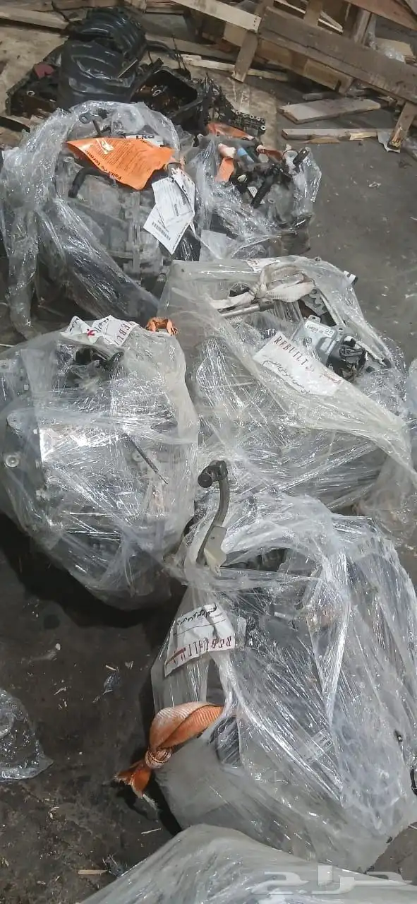 يوجد لدينا جميع انواع القيرات المستوردة وتوضيب جميع انواع ال 5