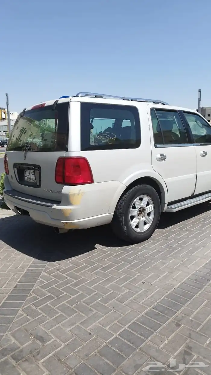 Ford Navigator 2