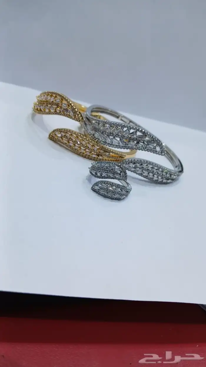 إسوارة أنيقة مع خاتم 30