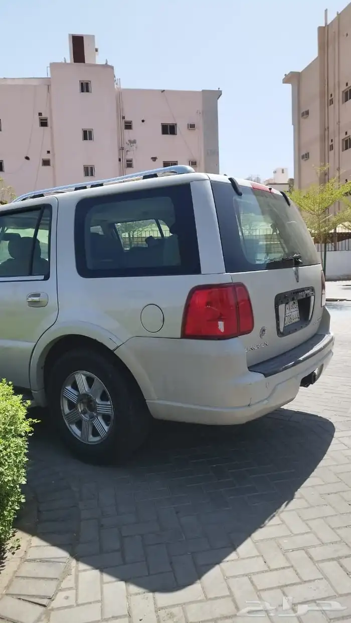 Ford Navigator 3