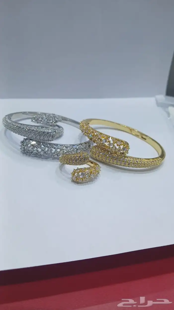 إسوارة أنيقة مع خاتم 20