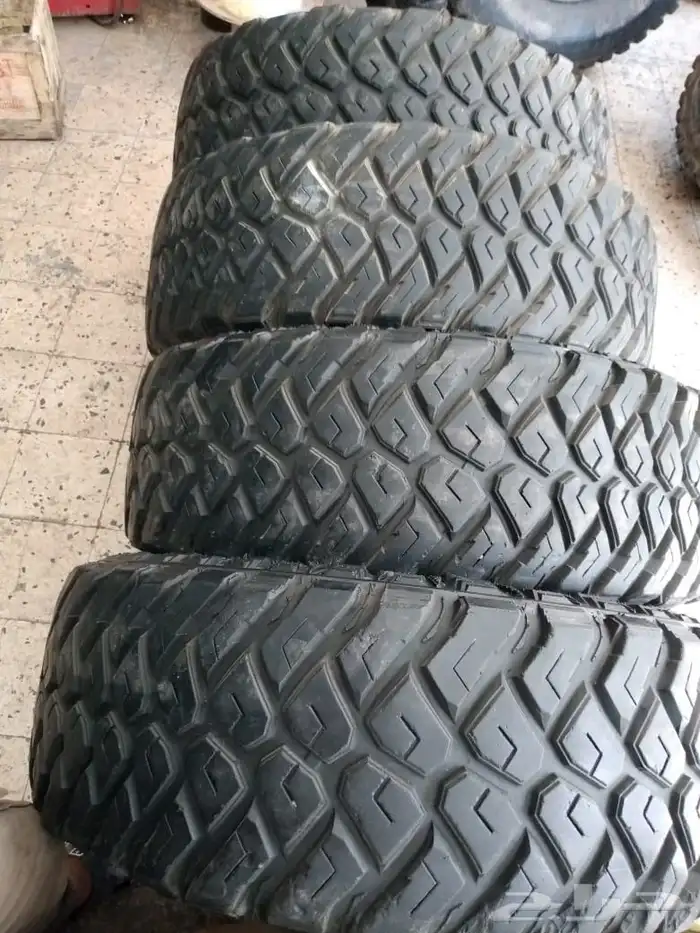 كفرات حجري كمل مقاس 285 70 17مع جنوط افجي مقاس 17 1
