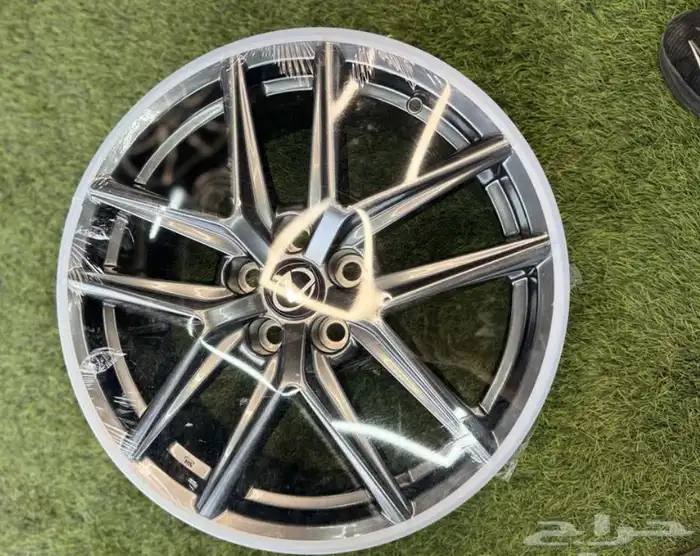 جنوط لكزس جي اس إف 1