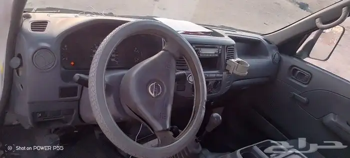 للبيع باص نيسان اورفان بضاعه ديزل موديل 2006 1