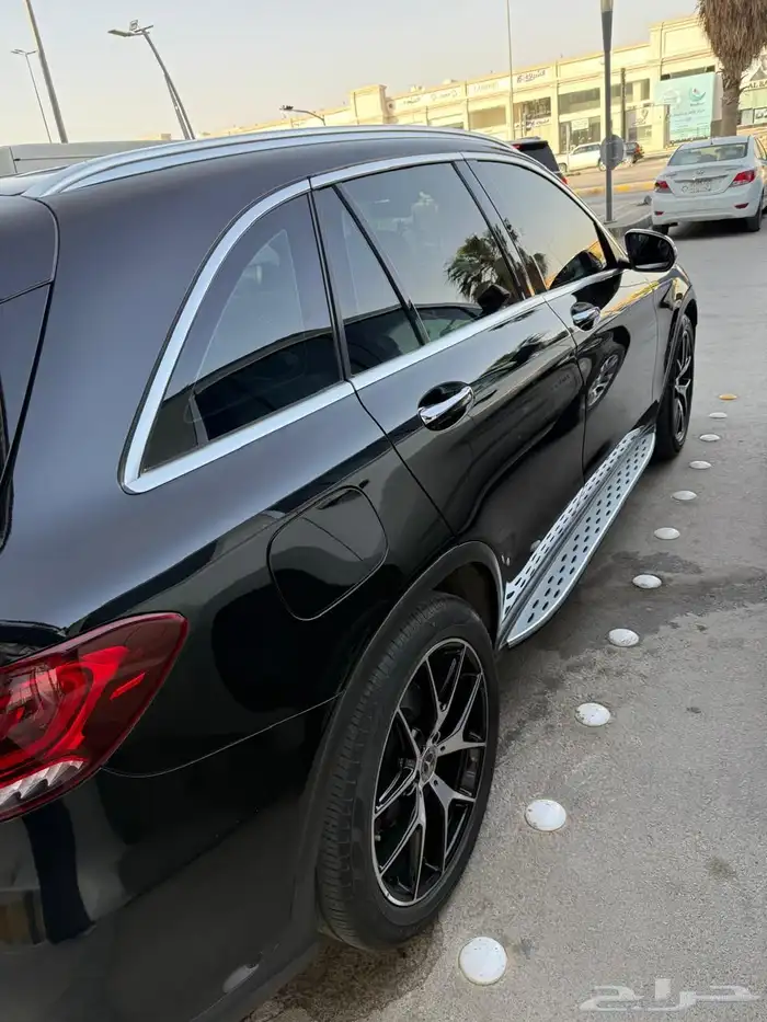 مرسيدس GLC 300 هاتشباك 2021 1
