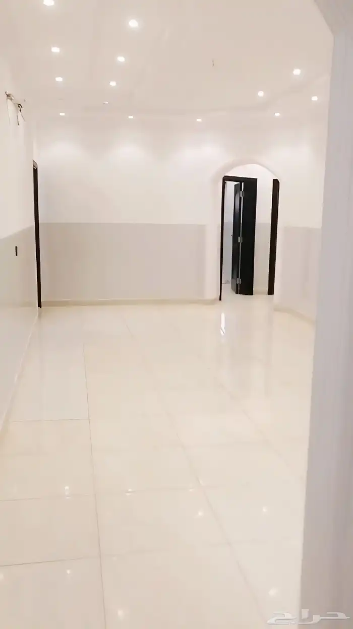 للايجار شقة في حي الفلاح الحمدانية دور ارضي مدخلين 5غرف 0