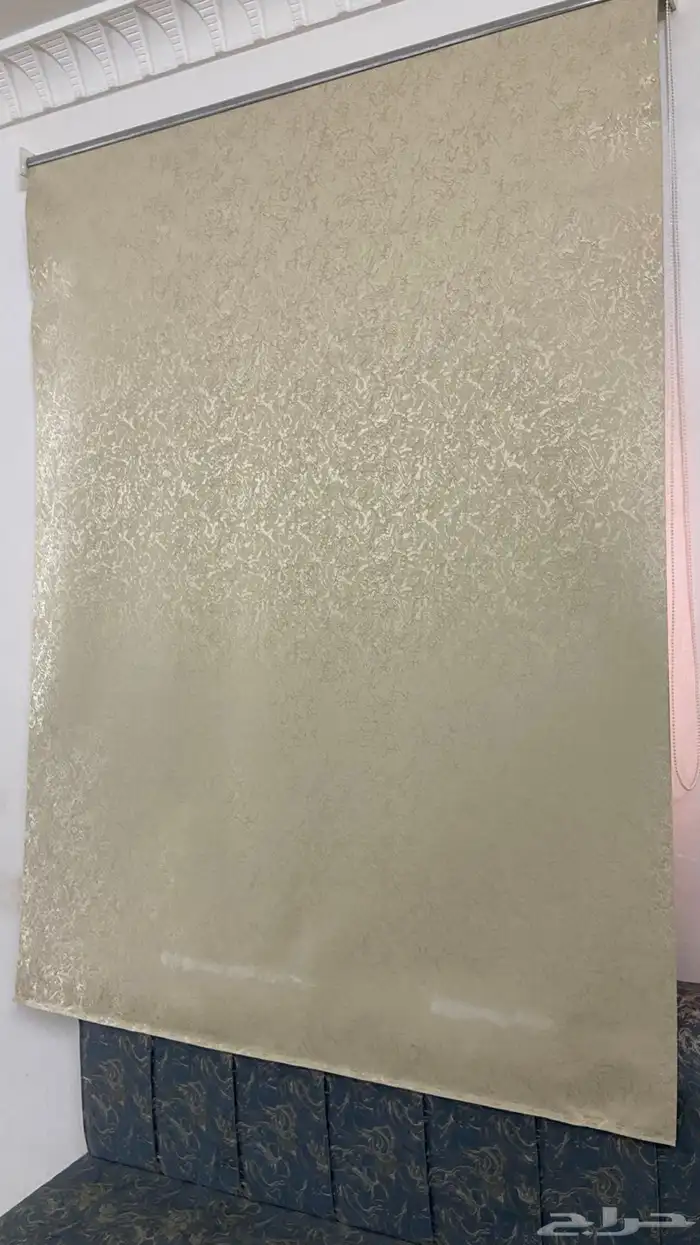 ستارة رول طولها مترين والعرص متر و48 نظيفة وسليمة 0