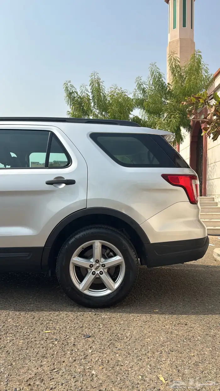 اكسبلورر 2018 نظيف V6 دبل تنفس طبيعي 7