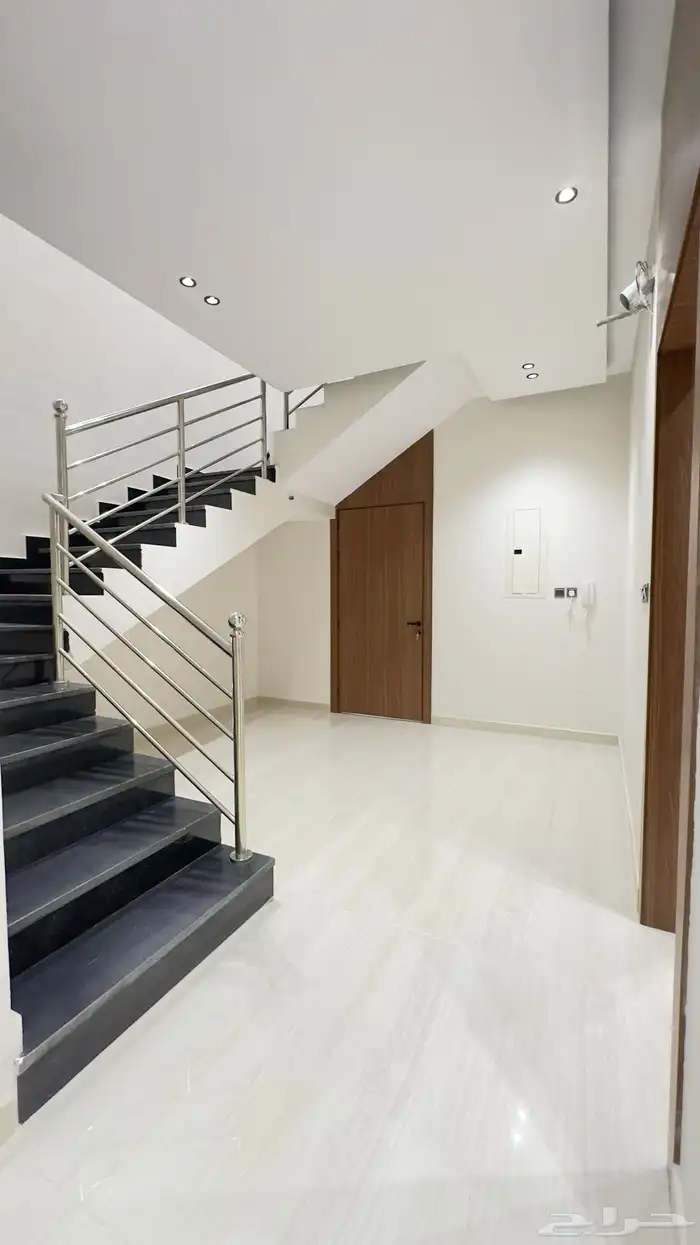 للبيع شقه دبلكس المساحه 230متر 6