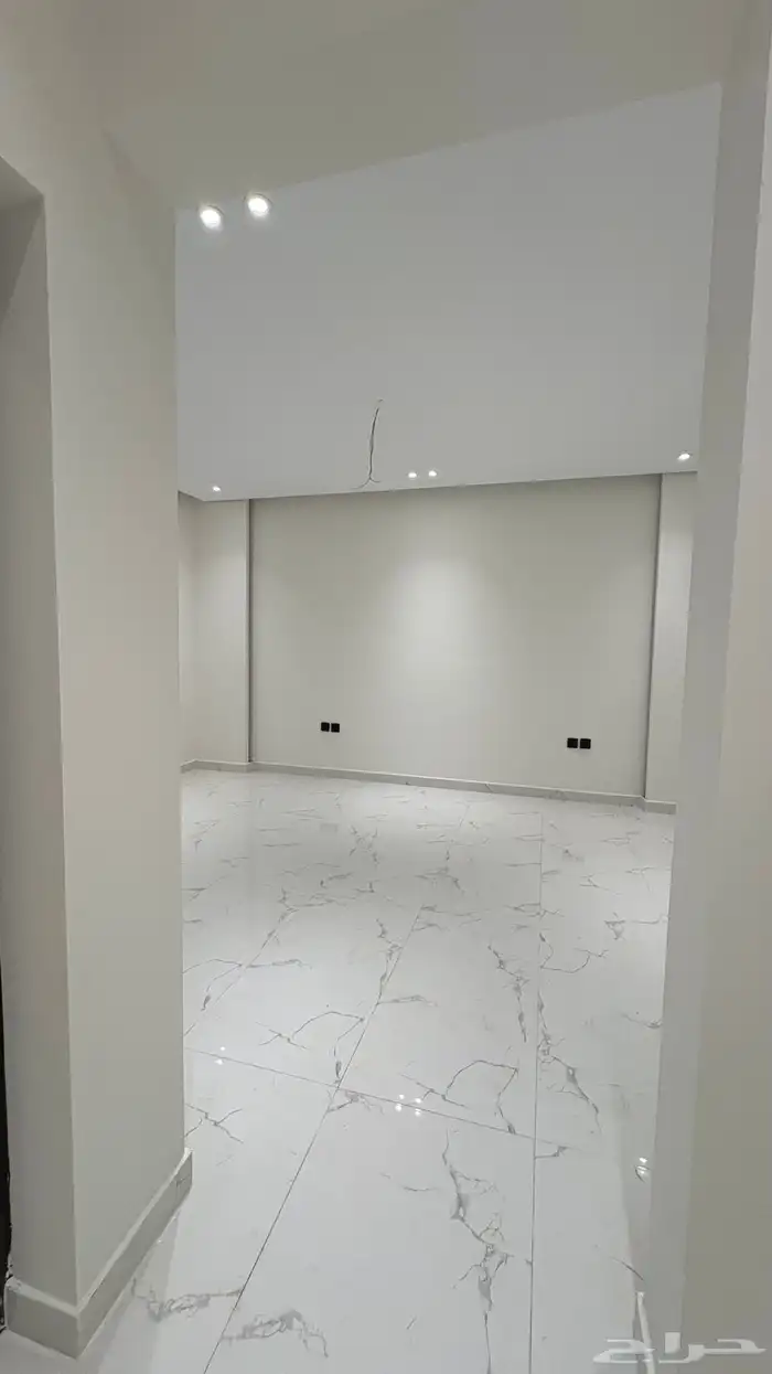 للبيع شقه دور ارضي 13