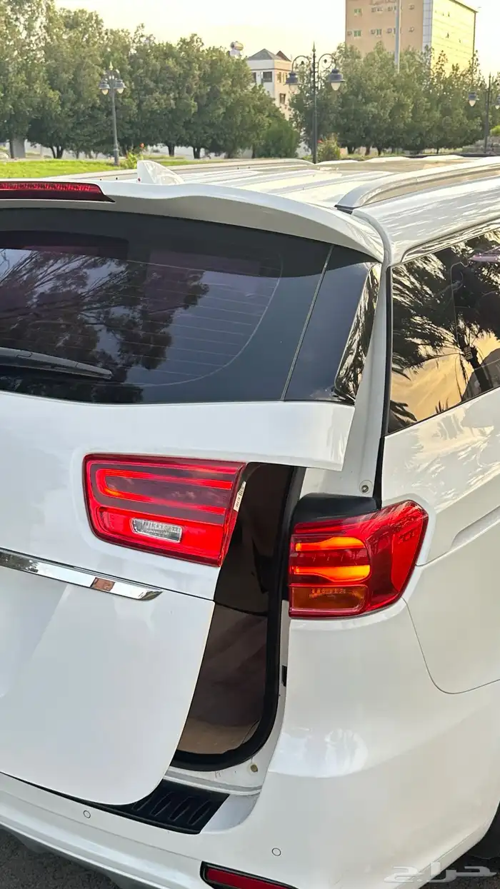 كيا كرنفال ديزل فل اوبشن 6